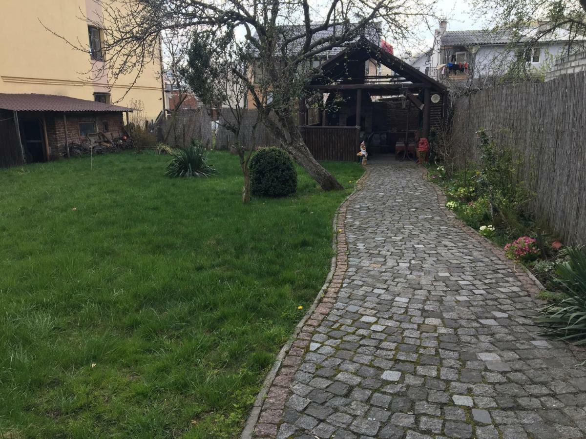 Hostel Villa Roma Lviv Buitenkant foto