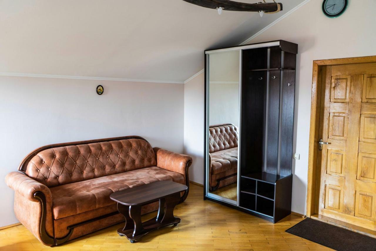 Hostel Villa Roma Lviv Buitenkant foto