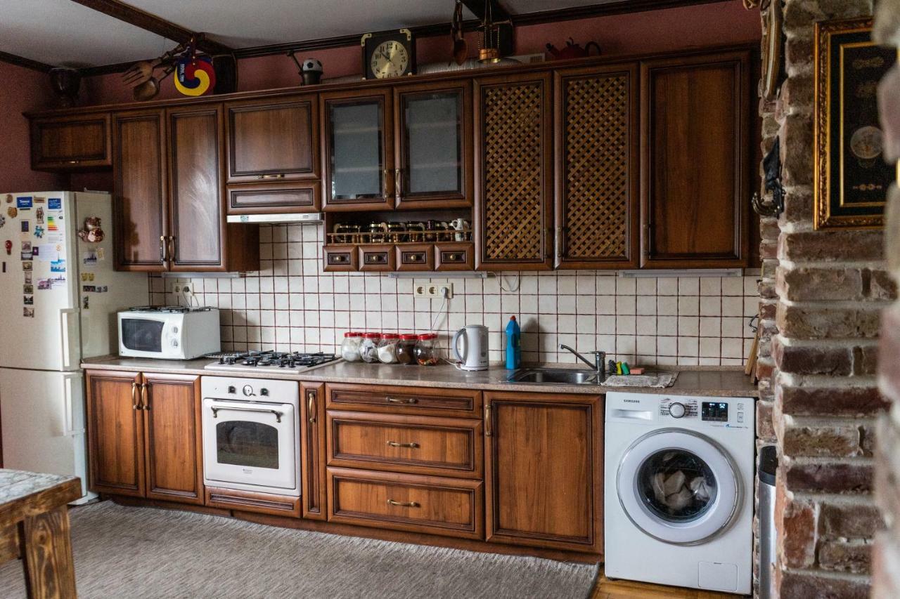 Hostel Villa Roma Lviv Buitenkant foto