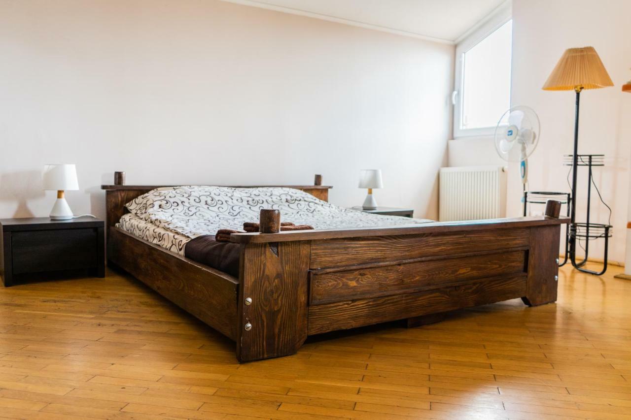 Hostel Villa Roma Lviv Buitenkant foto