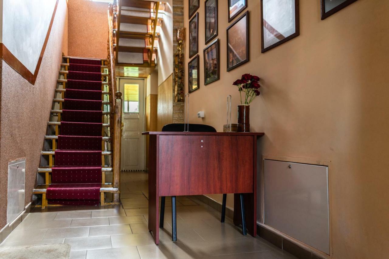 Hostel Villa Roma Lviv Buitenkant foto