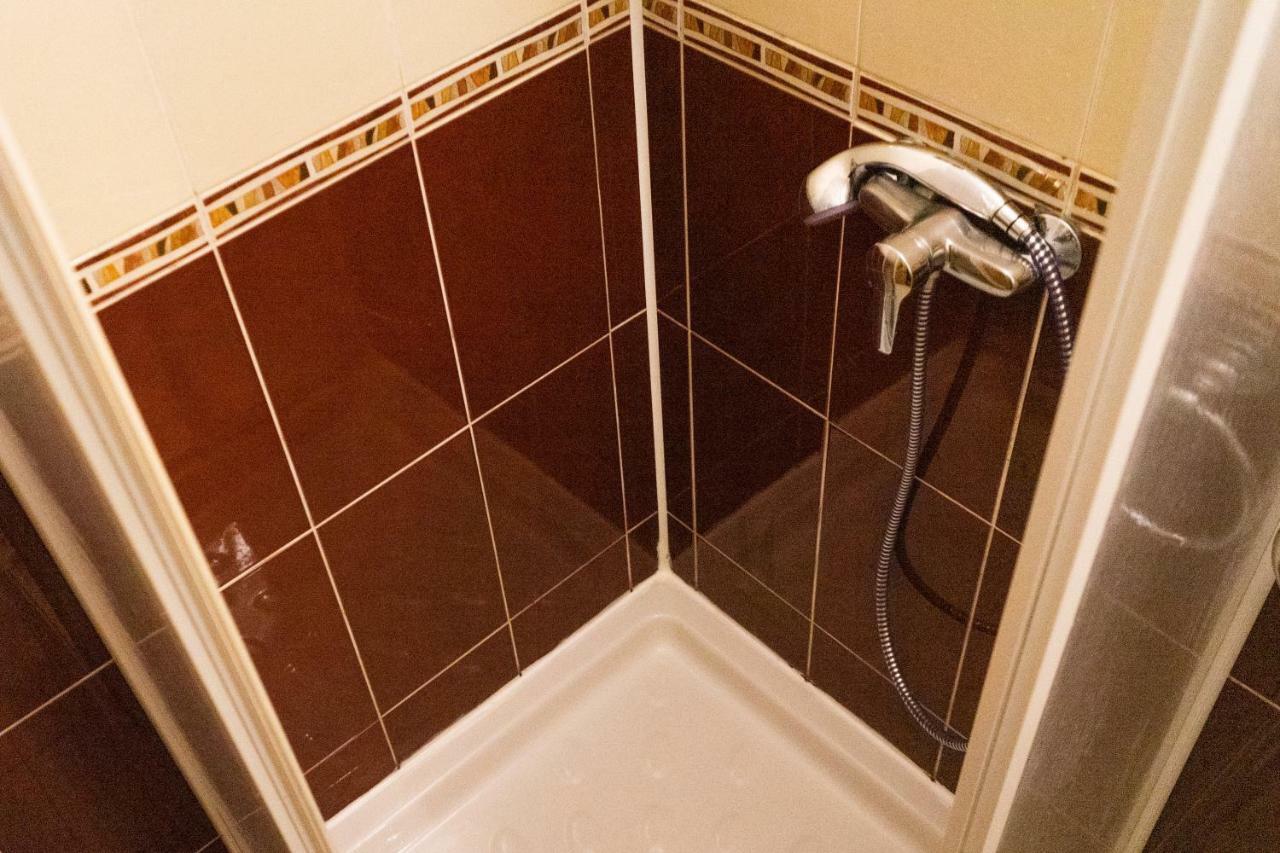 Hostel Villa Roma Lviv Buitenkant foto