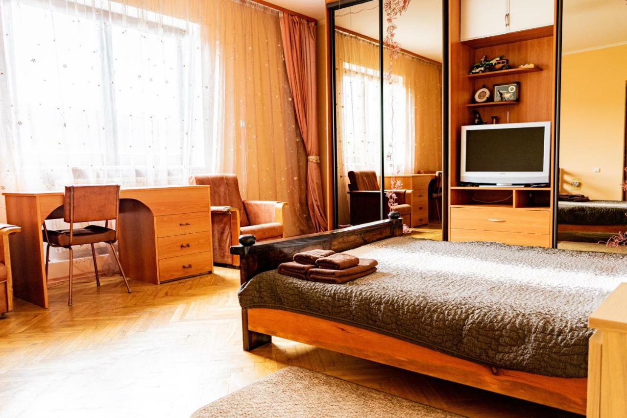 Hostel Villa Roma Lviv Buitenkant foto