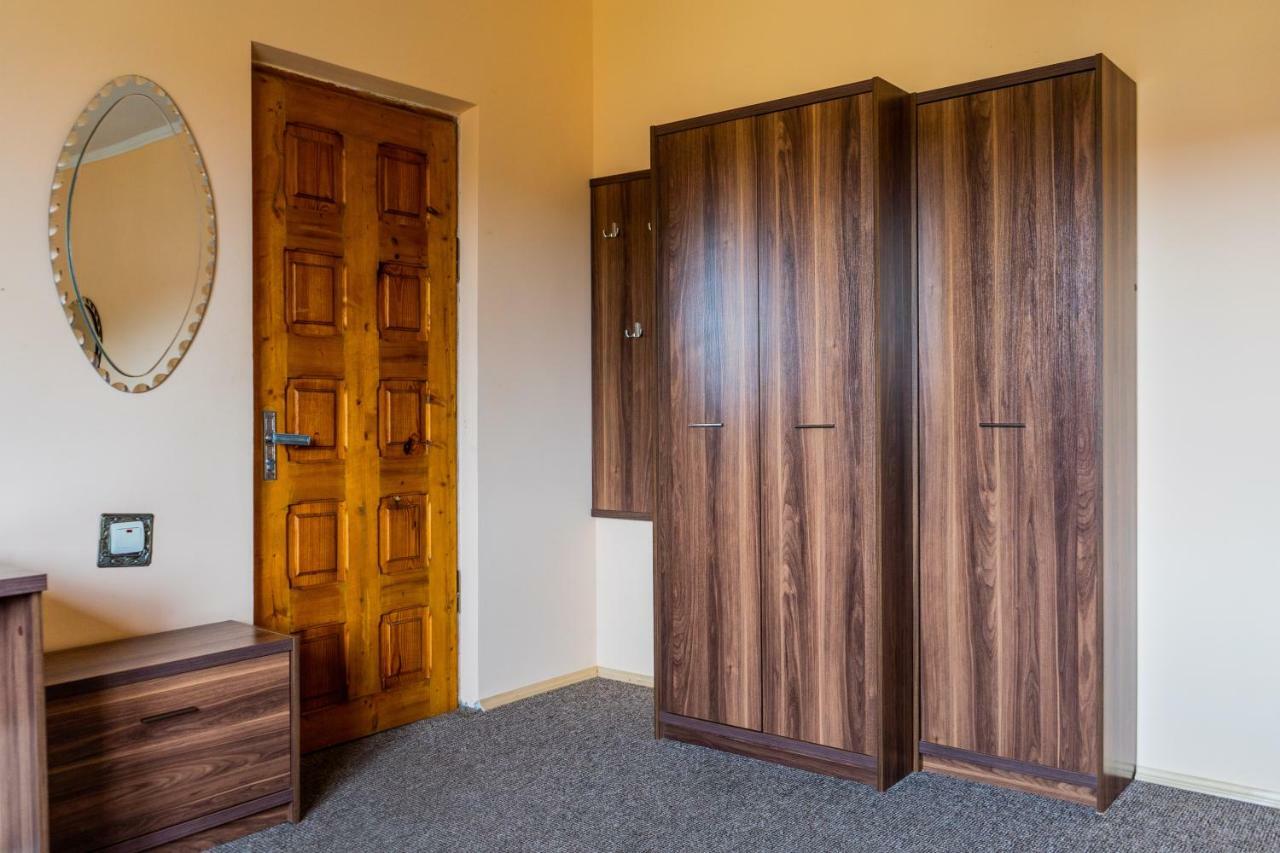 Hostel Villa Roma Lviv Buitenkant foto