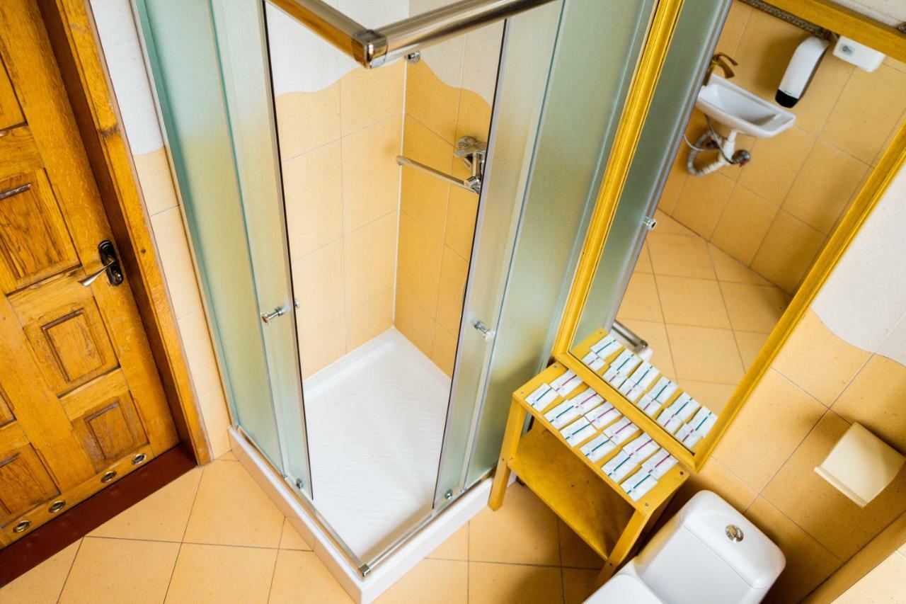Hostel Villa Roma Lviv Buitenkant foto